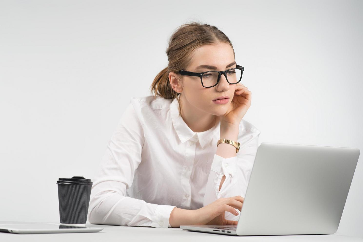 Professionelle Finanzberatung in modernem Büro